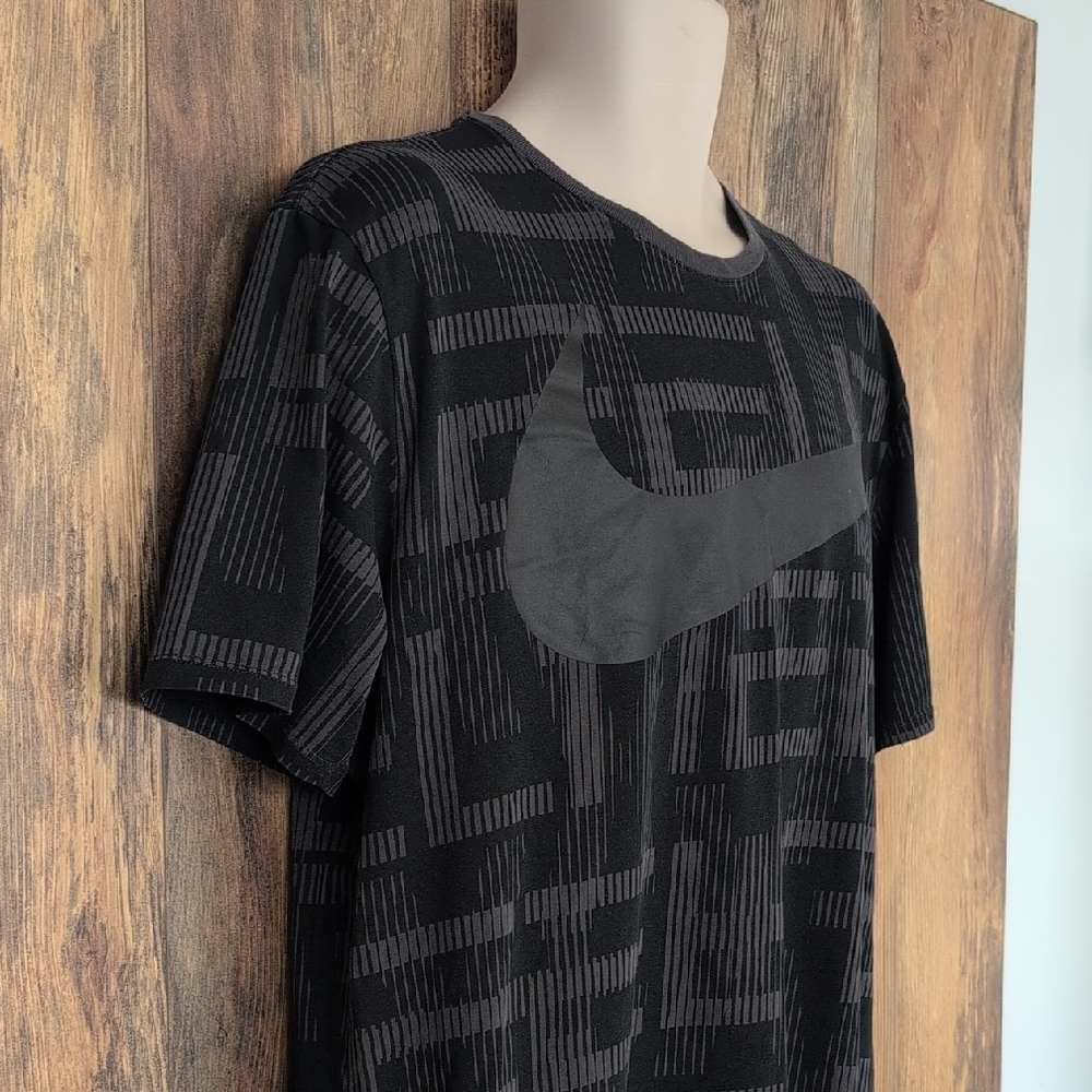 Nike Black/Gray Short Sleeve Tee Essential XL